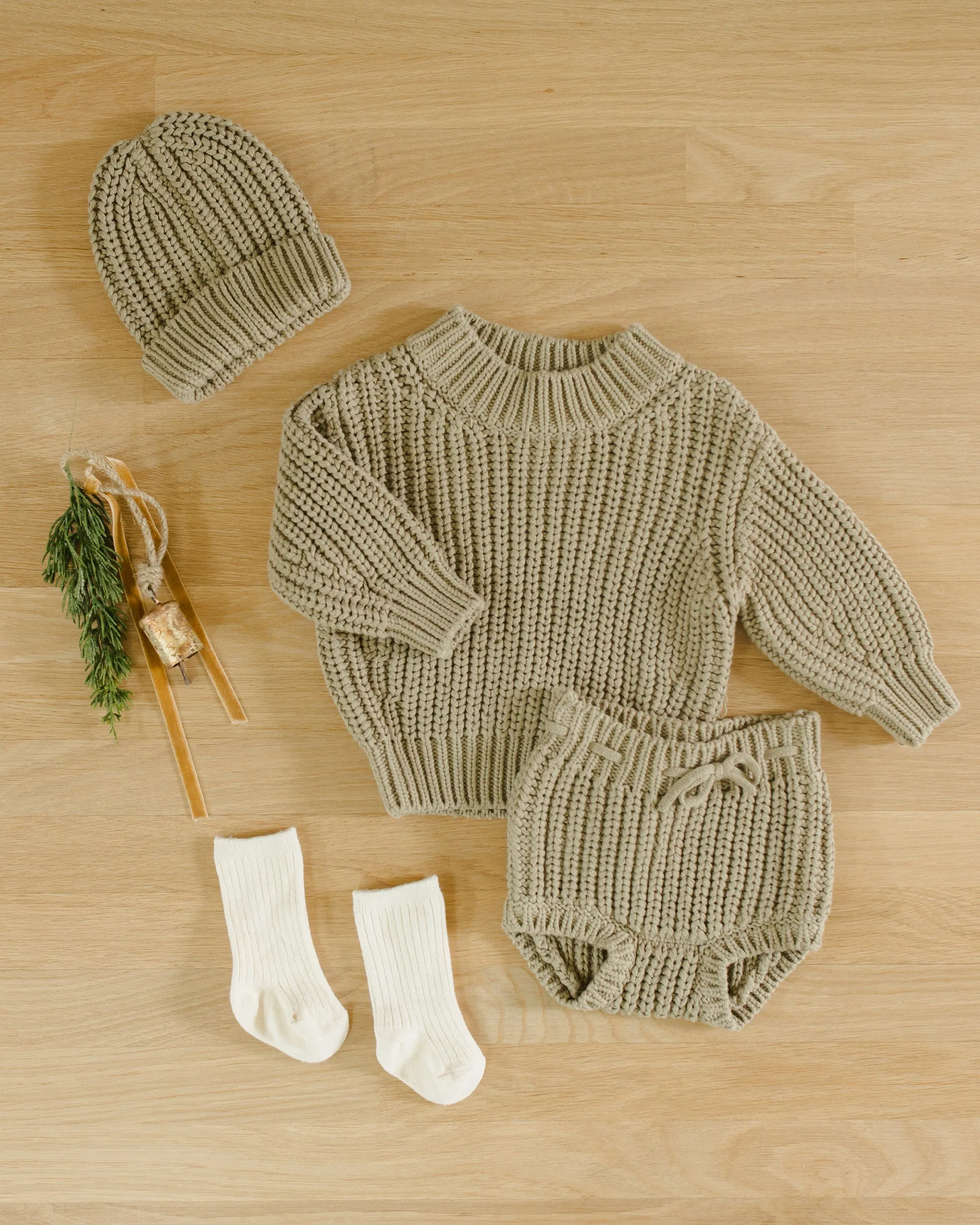 Chunky Knit Sweater || Olive