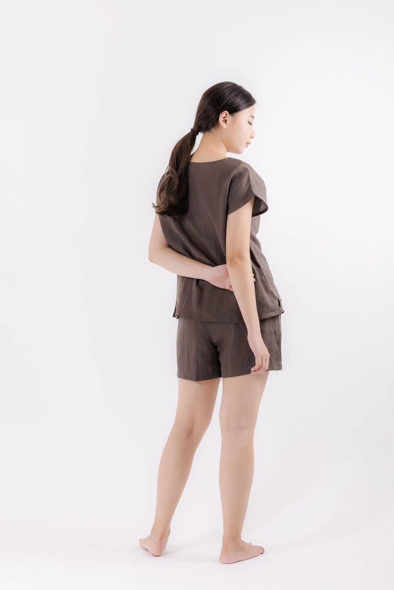 Linen Relaxed Shorts in Coffee Brown