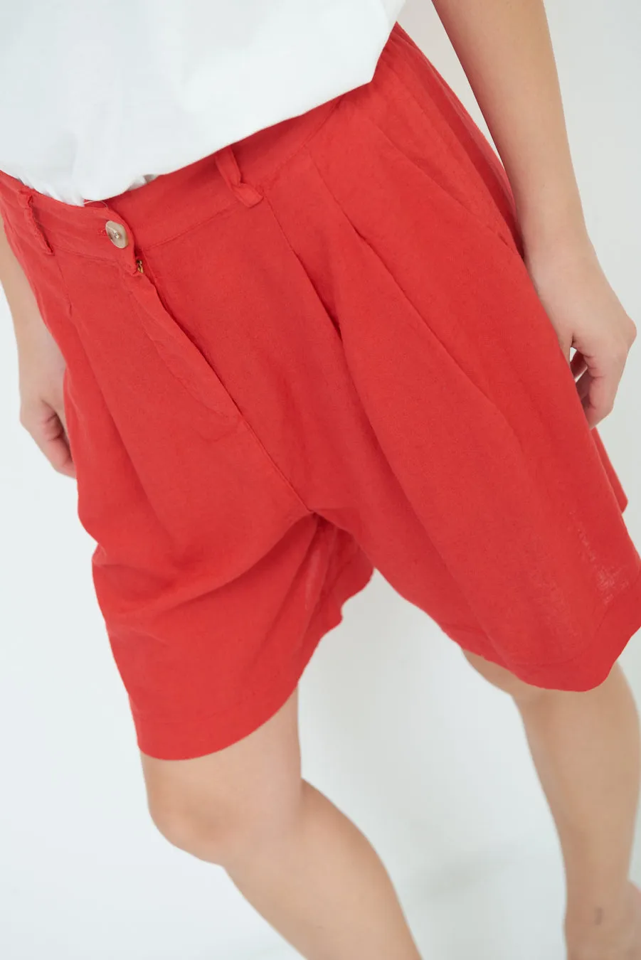 Relaxed high-waisted pleated shorts wholesale