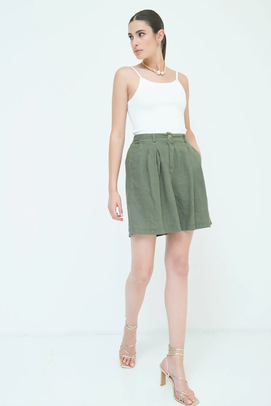 Relaxed high-waisted pleated shorts wholesale