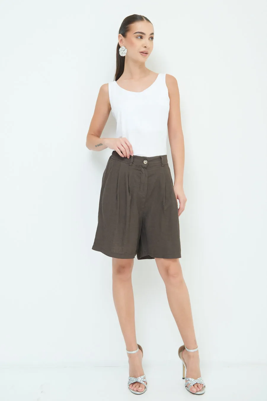 Relaxed high-waisted pleated shorts wholesale