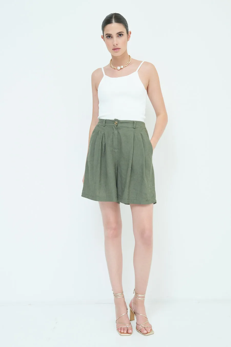 Relaxed high-waisted pleated shorts wholesale