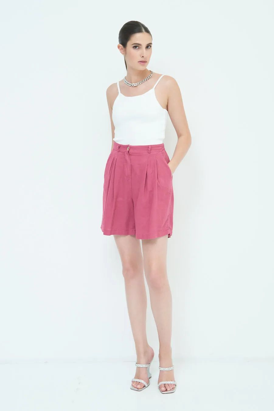 Relaxed high-waisted pleated shorts wholesale