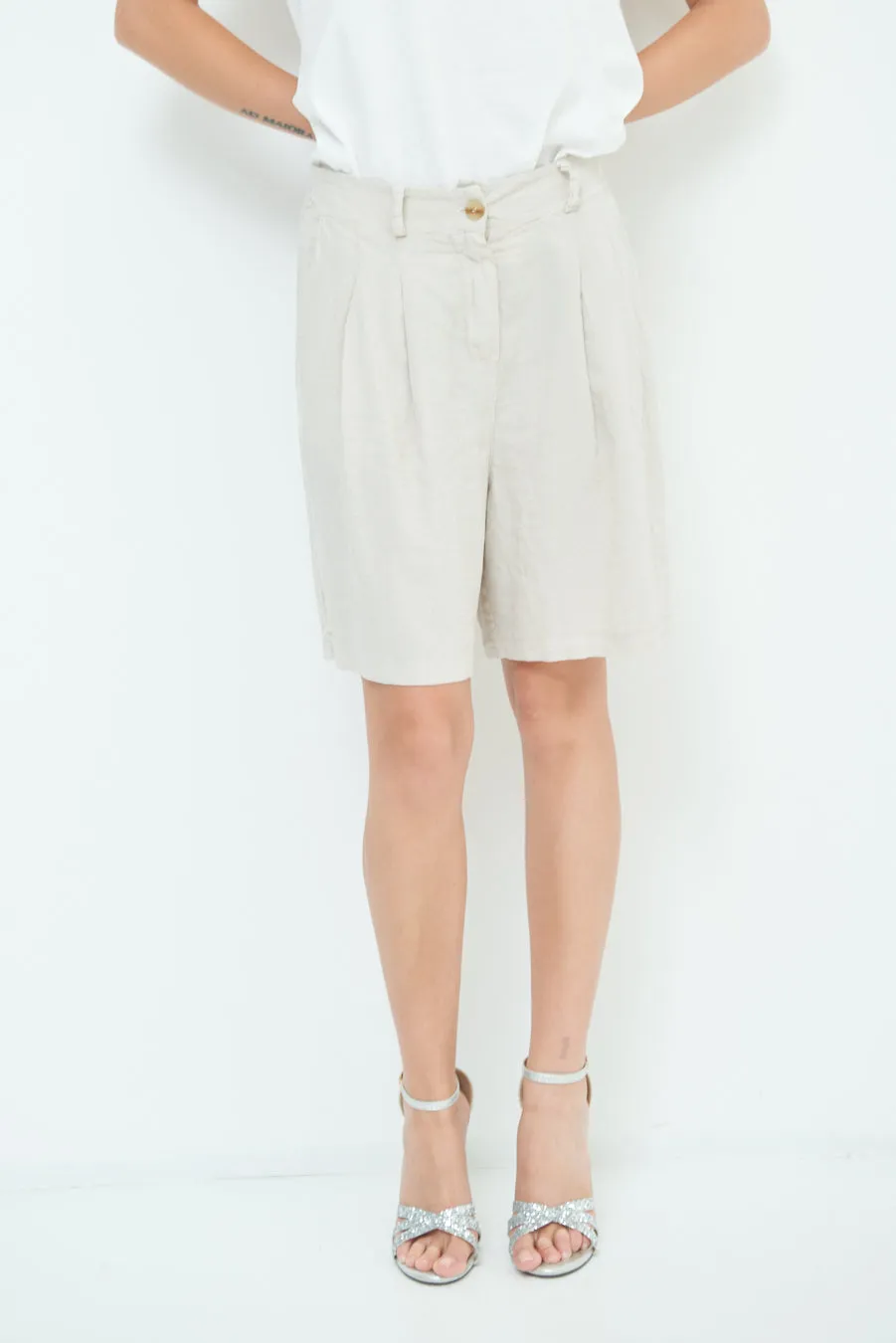 Relaxed high-waisted pleated shorts wholesale