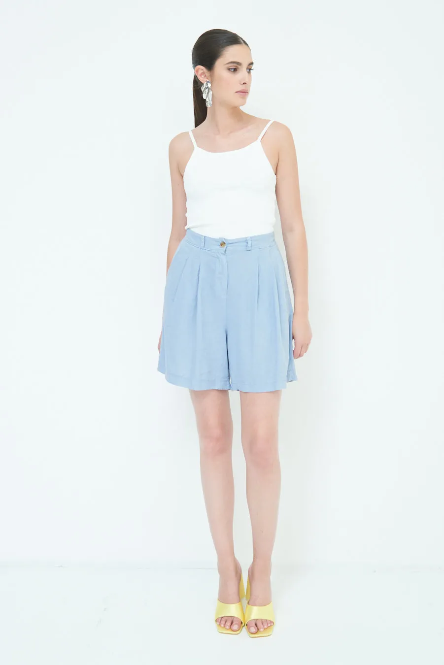 Relaxed high-waisted pleated shorts wholesale