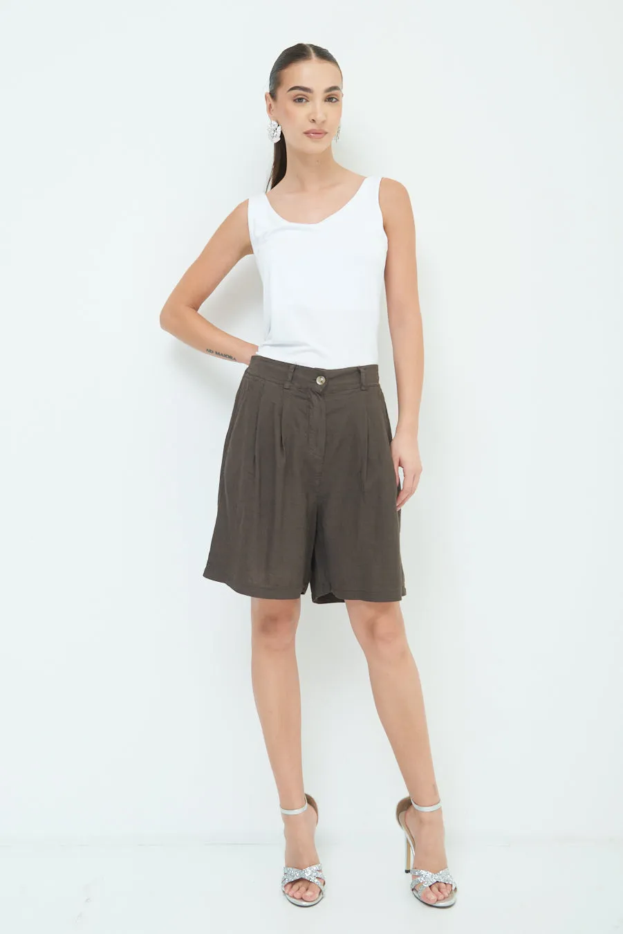 Relaxed high-waisted pleated shorts wholesale