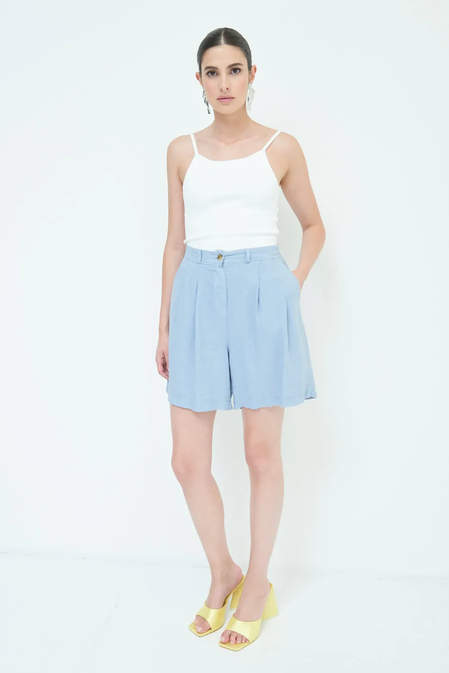 Relaxed high-waisted pleated shorts wholesale