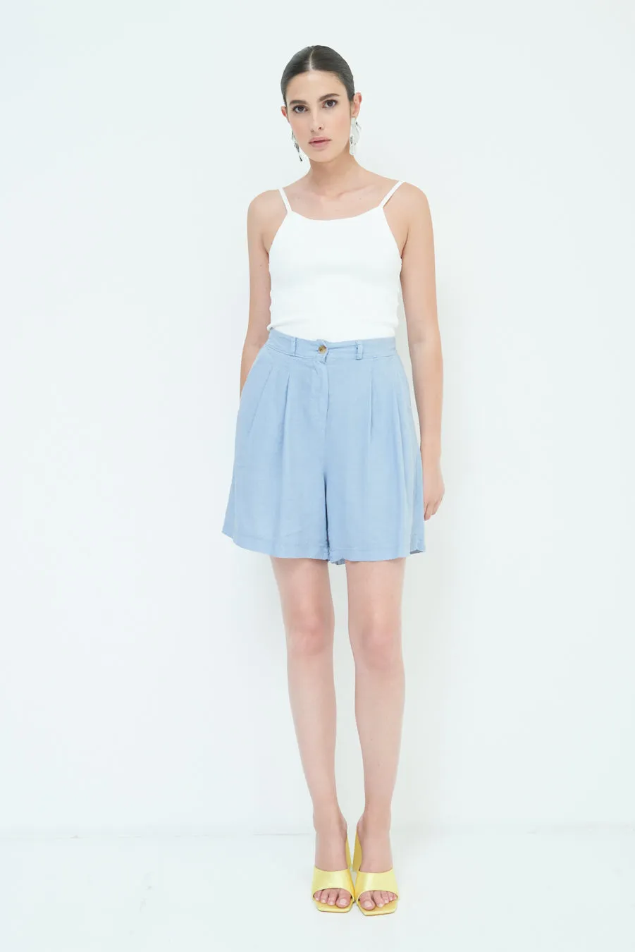 Relaxed high-waisted pleated shorts wholesale