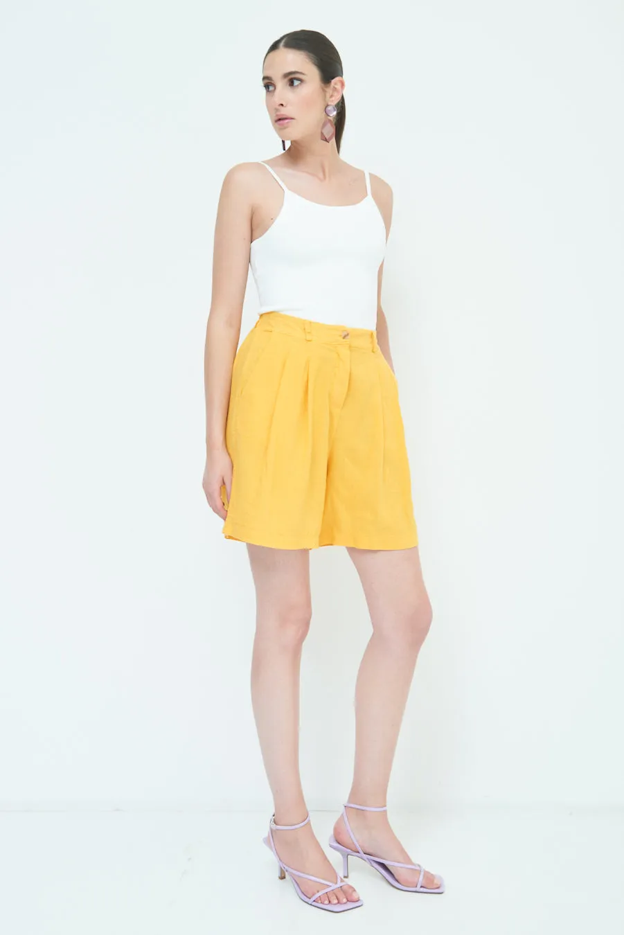 Relaxed high-waisted pleated shorts wholesale