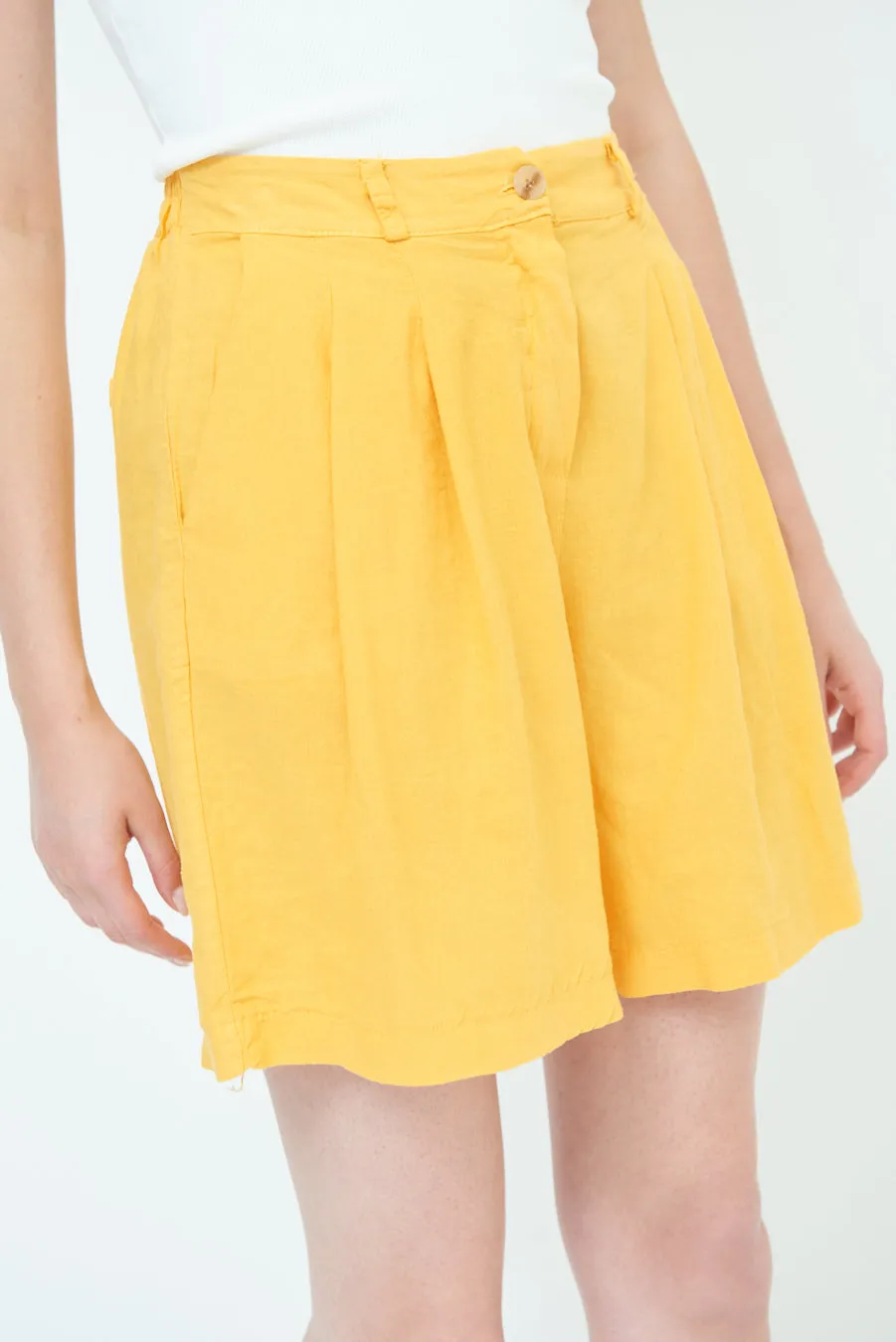 Relaxed high-waisted pleated shorts wholesale