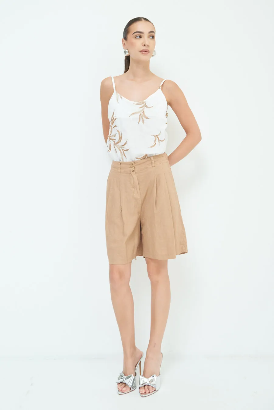 Relaxed high-waisted pleated shorts wholesale