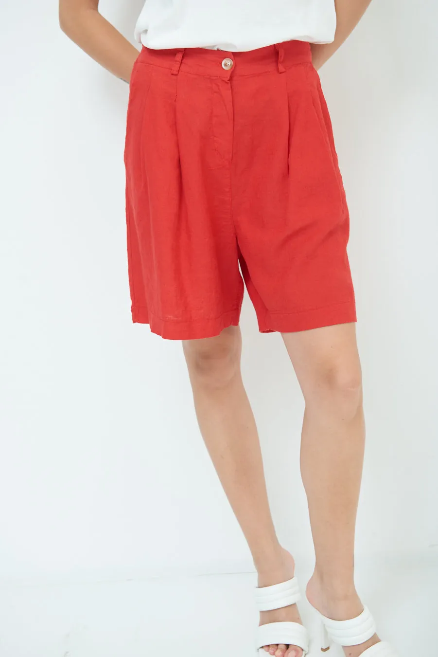 Relaxed high-waisted pleated shorts wholesale