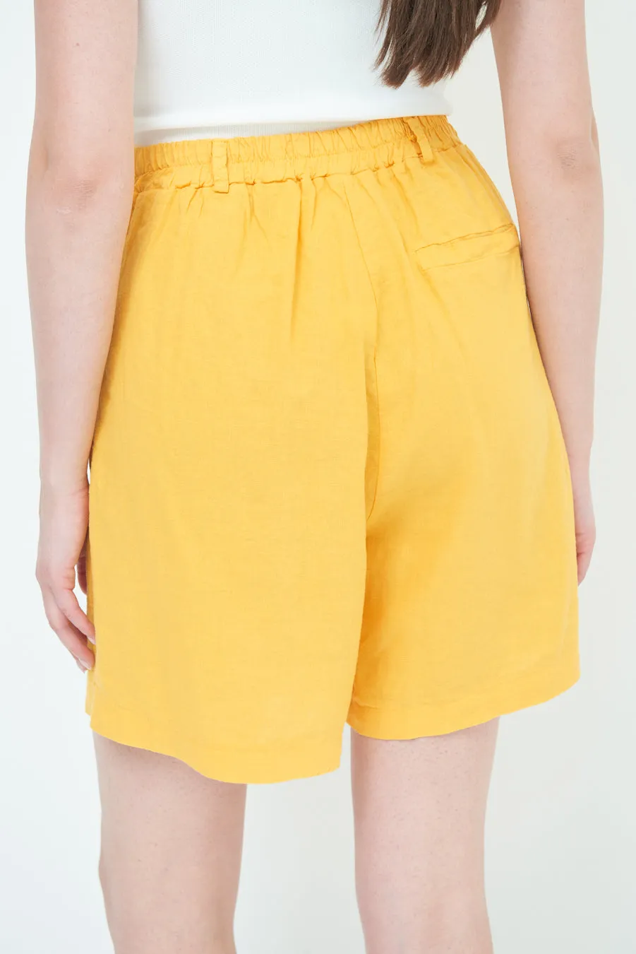 Relaxed high-waisted pleated shorts wholesale