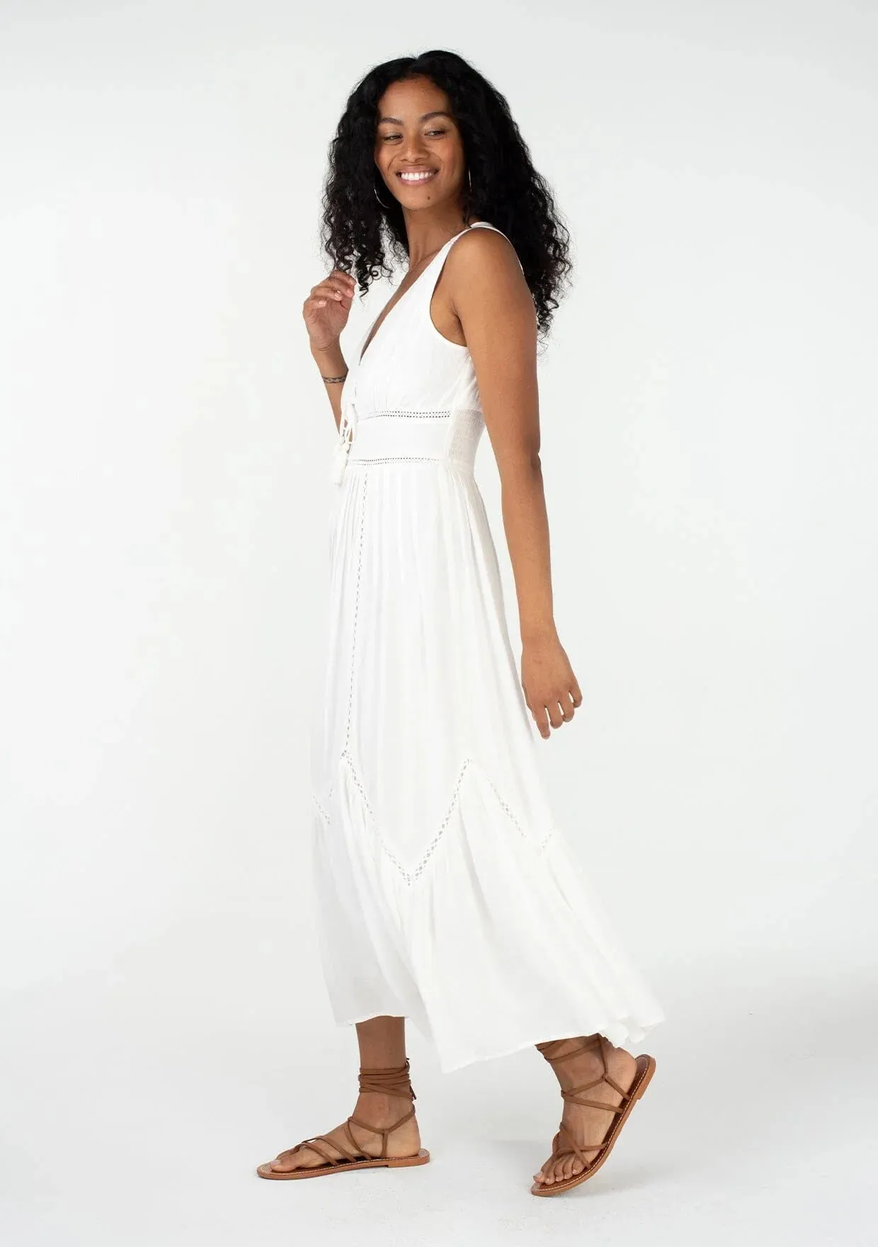 SLEEVELESS V-NECK MAXI DRESS